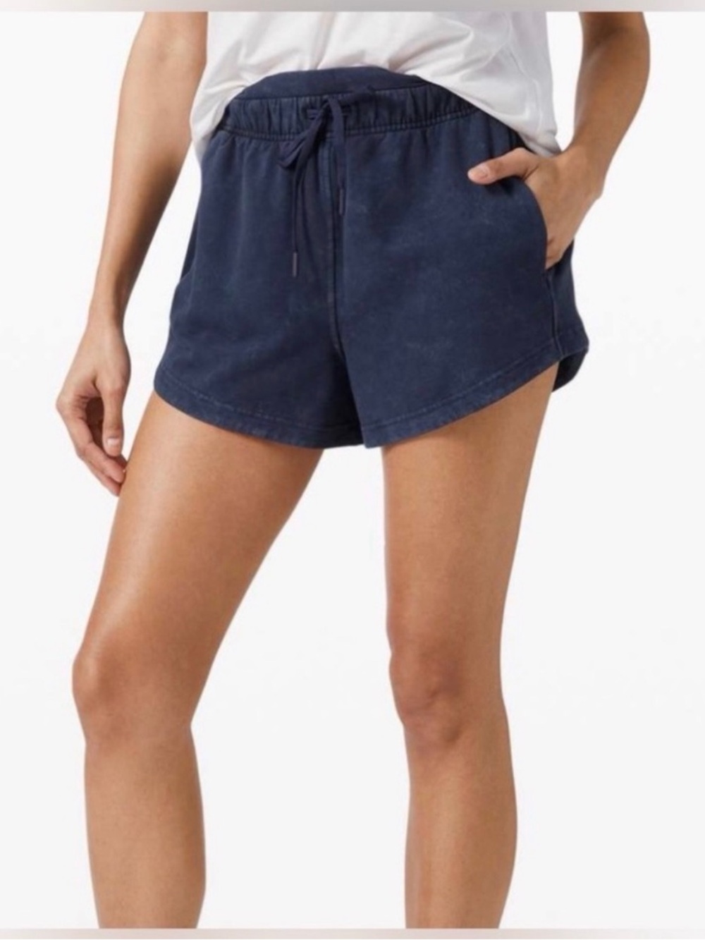 NWT Lululemon Inner Glow HR Short
3" *Wash NAVY size 10 Shorts